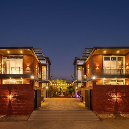 Saffronstays Calvin - 3 Bedroom Pool Villa In ロナバラ エクステリア 写真