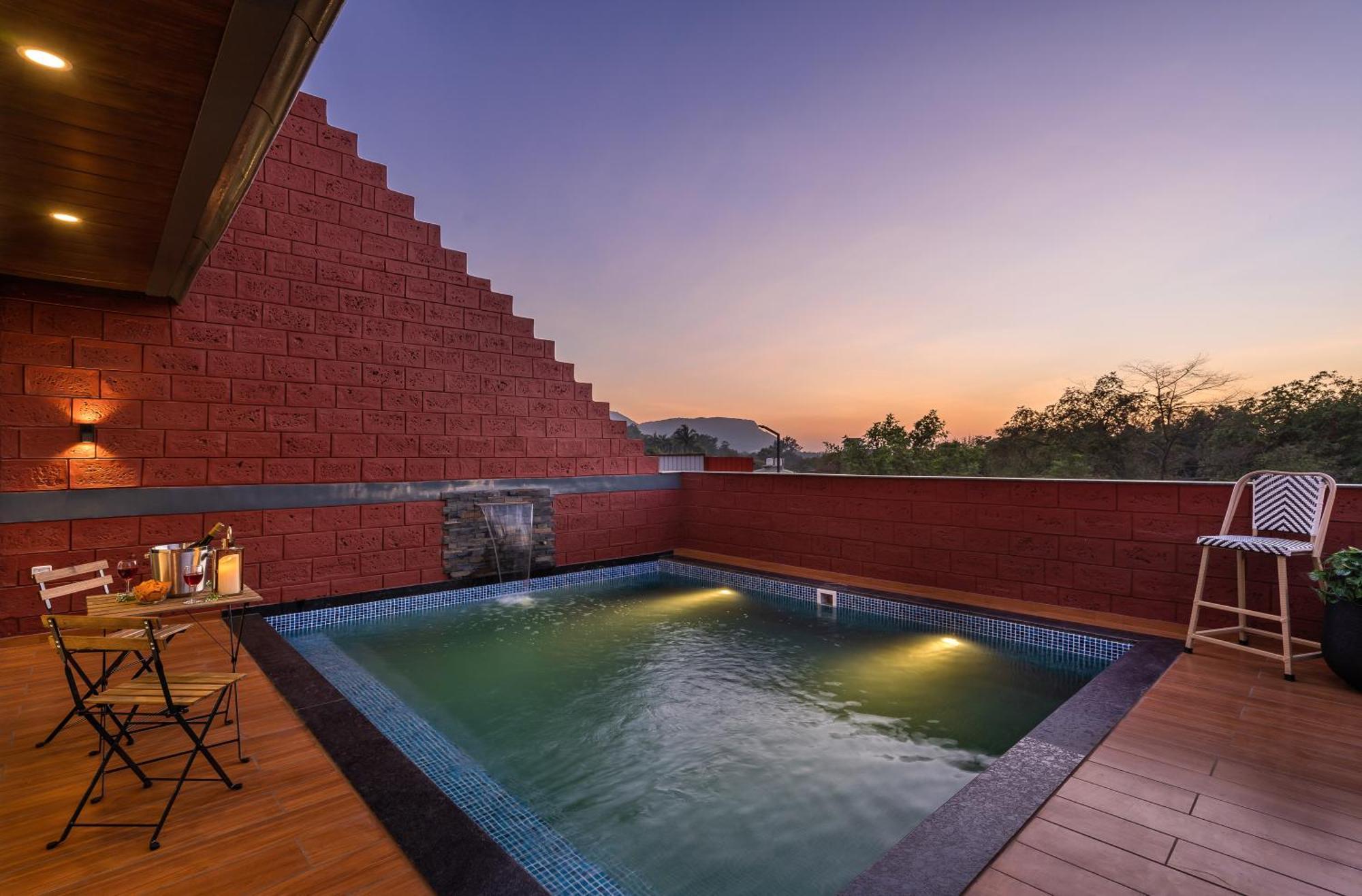 Saffronstays Calvin - 3 Bedroom Pool Villa In ロナバラ エクステリア 写真