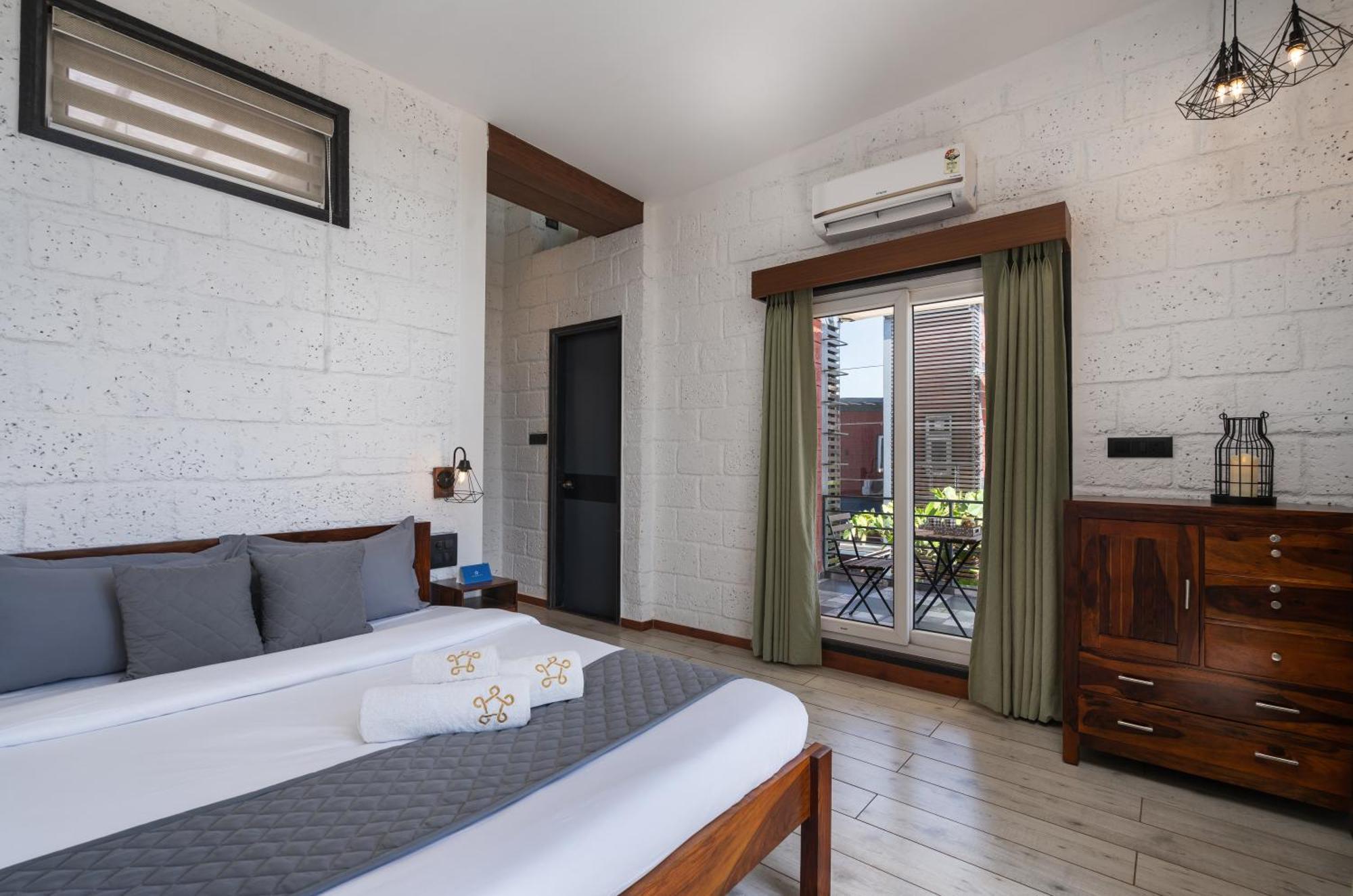 Saffronstays Calvin - 3 Bedroom Pool Villa In ロナバラ エクステリア 写真