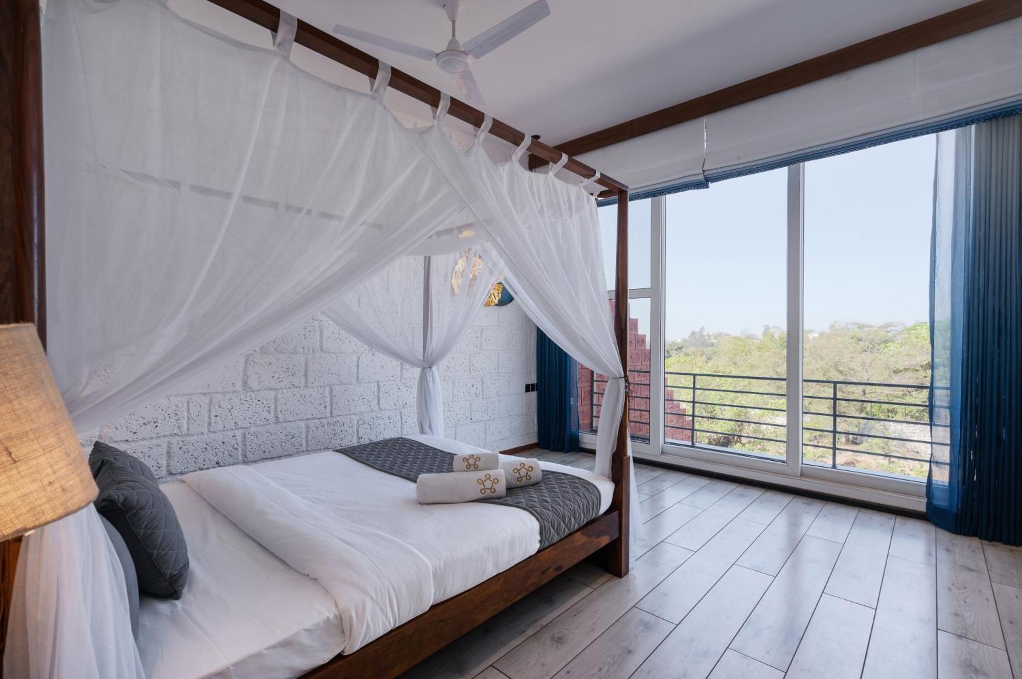 Saffronstays Calvin - 3 Bedroom Pool Villa In ロナバラ エクステリア 写真