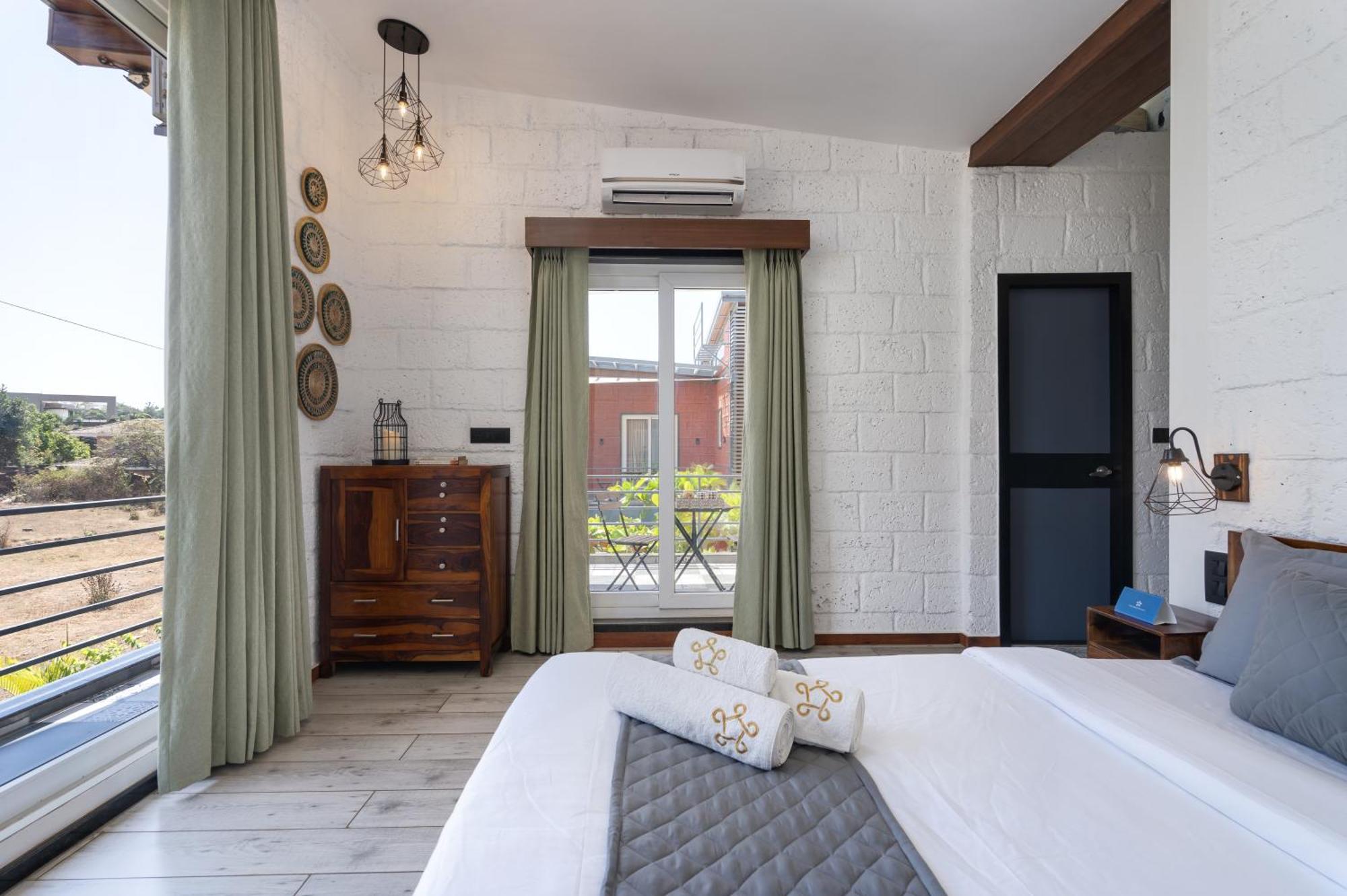 Saffronstays Calvin - 3 Bedroom Pool Villa In ロナバラ エクステリア 写真