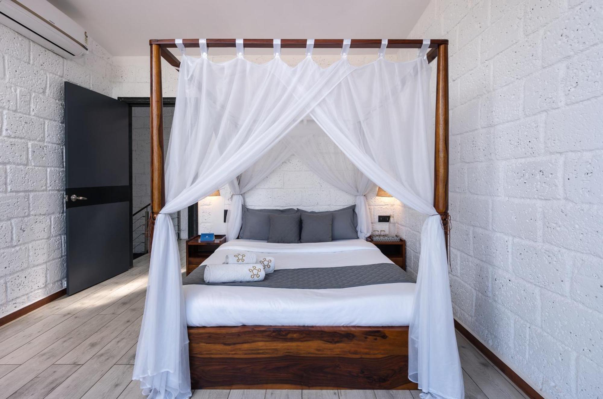 Saffronstays Calvin - 3 Bedroom Pool Villa In ロナバラ エクステリア 写真